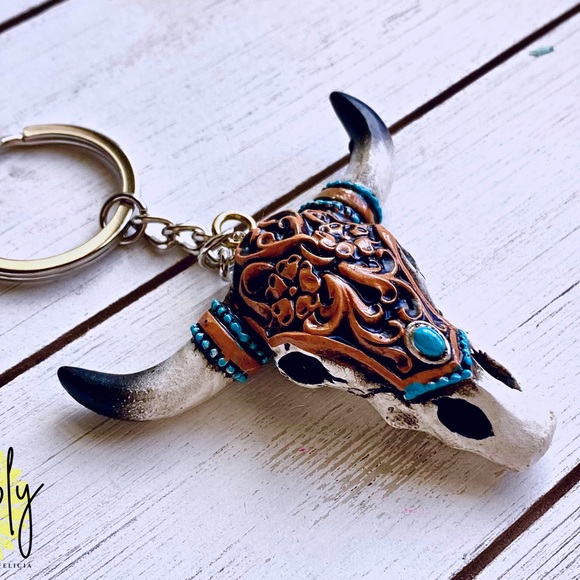 OUT OF STOCK Resin Cattle Skull Key Chain - Picture 4 of 4